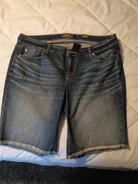 torrid Blue Denim Bermuda Shorts with Raw Frayed Hem Sz. 18 Women's Plus Size